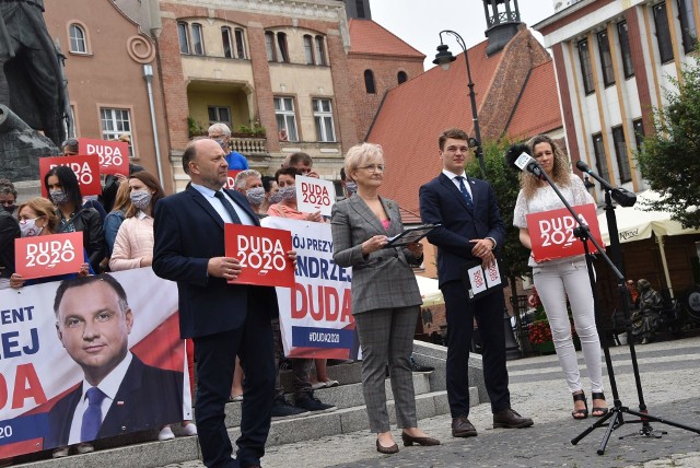 Iwona Michałek, wiceminister Rodziny, Pracy i Polityki Społecznej gościła w Grudziądzu. Zachęcała do oddawania głosów na Andrzeja Dudę.