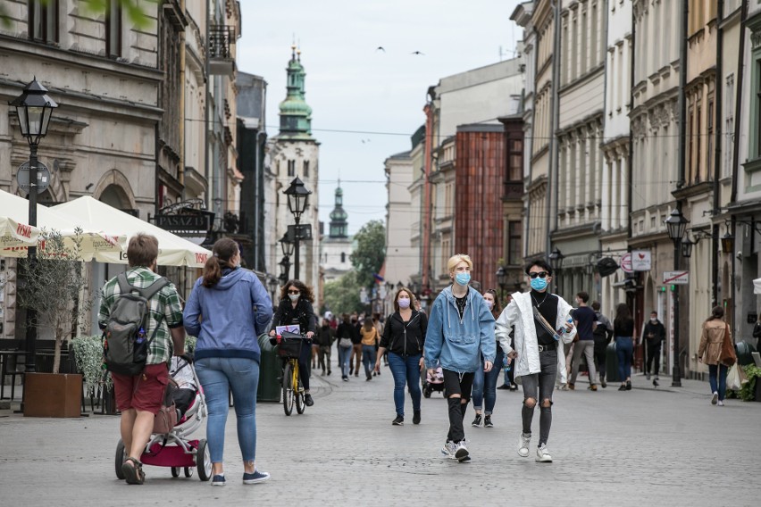 Sobota na Rynku Głównym - pierwsza po "odmrożeniu" branży...