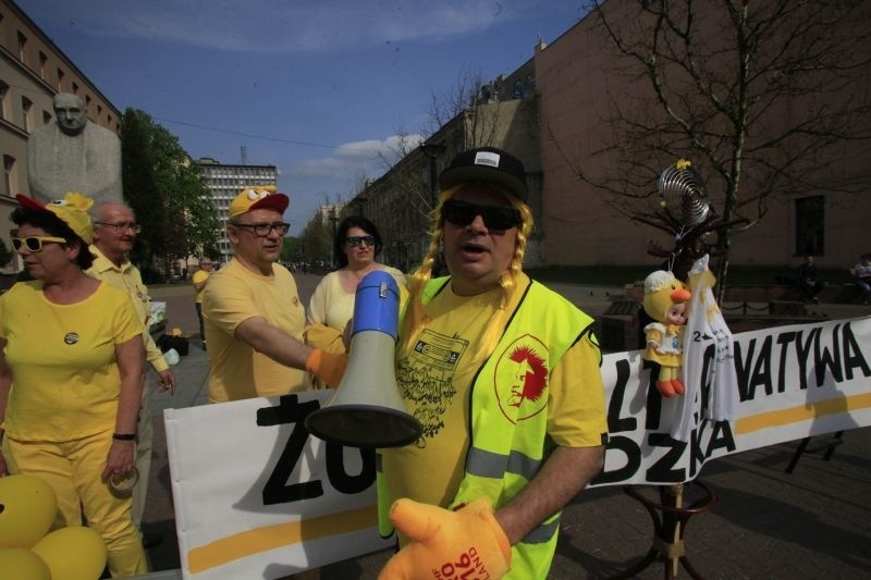 Żółta Alternatywa żąda uwolnienia kaczki! Happening w pasażu Schillera