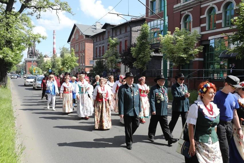 Zobacz kolejne zdjęcia. Przesuwaj zdjęcia w prawo - naciśnij...