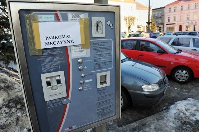 Niedługo z parkometrów znikną te karteczki