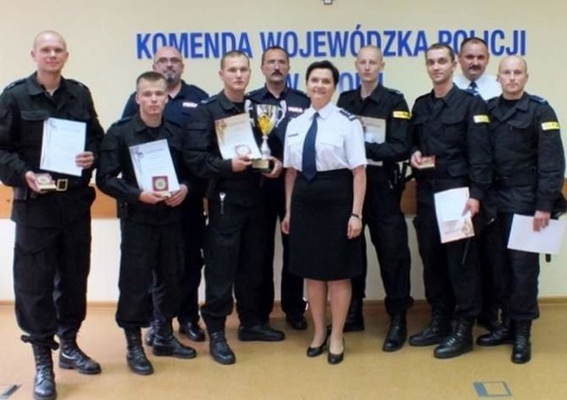 Najlepsze opolskie patrole policyjne z szefową policji, insp. Ireną Doroszkiewicz.
