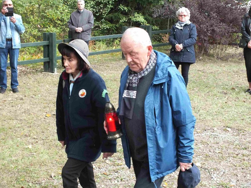 Gmina Mirzec. Rocznicowe uroczystości „Bacy” z ponad miesięcznym opóźnieniem, w kościele i przy pomniku