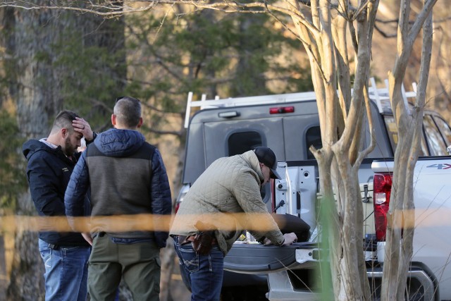 Policja bada miejsce jednej ze strzelanin w Arkbutla, w których zginęło sześć osób