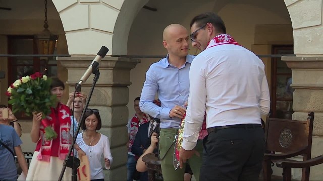 Michał Pazdan powitany w Niepołomicach.fot. TVN24/x-news