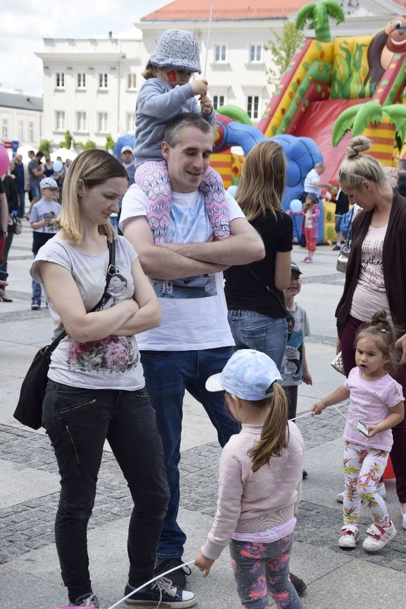 Świetna zabawa na festynie "Społem" na kieleckim Rynku 