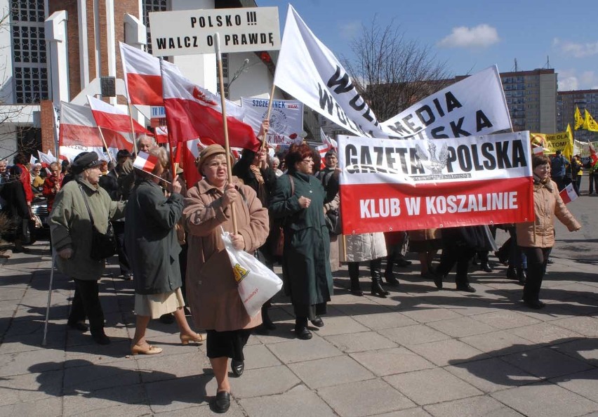 Marsz w Koszalinie pod przewodnictwem Gazety Polskiej i PiS....