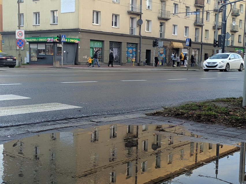 Czwartkowy poranek na częstochowskich drogach był trudny. W...