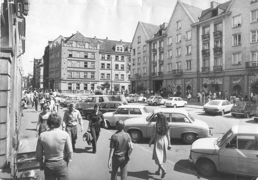 Centrum Wrocławia w latach 80. Tak wyglądały główne ulice,...