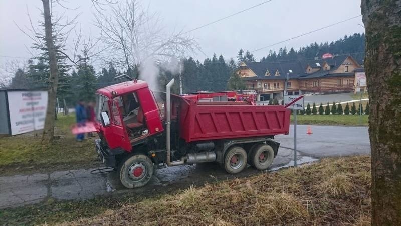 Na Krzyżówce w drodze do Krynicy zapalił się samochód ciężarowy 