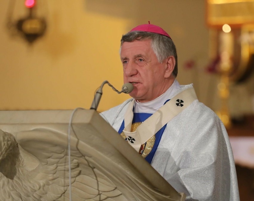 Papież Franciszek przyjął rezygnację arcybiskupa Andrzej Dzięgi z posługi duszpasterskiej. W tle także pedofilia w Diecezji Sandomierskiej