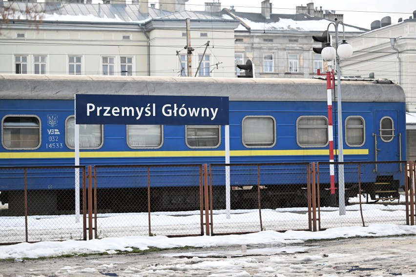 Wołodymyr Zełenski w drodze powrotnej na Ukrainę spotkał się z prezydentem Polski. Dworzec w Przemyślu obstawiony był przez służby [ZDJĘCIA]