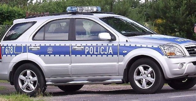 Policjanci zatrzymali pijanego mechanika samochodowego, sprawcę kolizji w Brodnicy