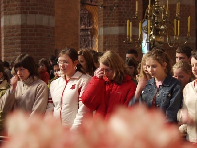 Wczoraj o godzinie 10.00 w nyskiej katedrze za Ojca Świętego modlili się wszyscy uczniowie nyskiego gimnazjum nr 1.