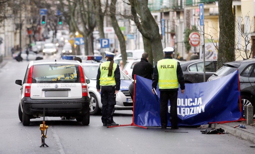 Ul. Skłodowskiej: Kobieta zginęła pod kołami fiata pandy