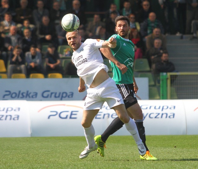 Maciej Wilusz (z prawej) w ostatnim czasie otrzymuje powołania od selekcjonera  reprezentacji Polski, więc w ofertach będzie mógł przebierać