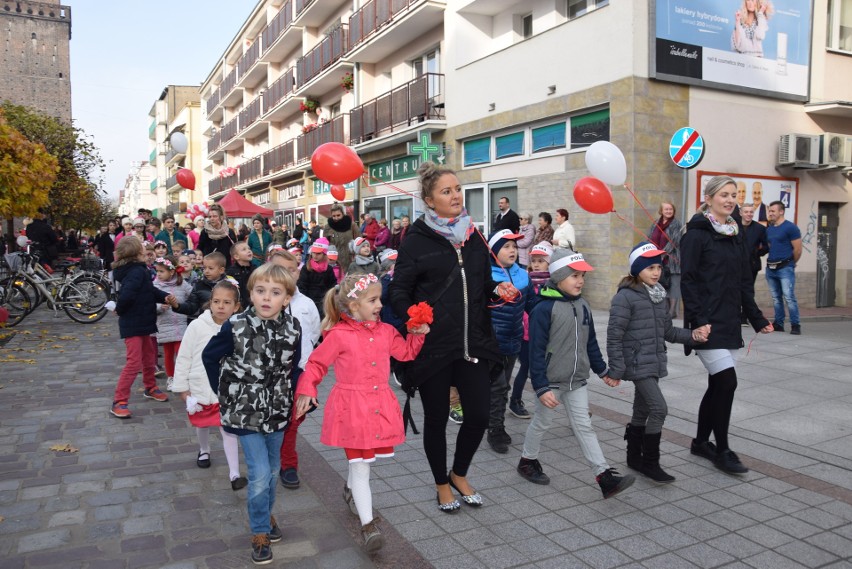 800 uczniów szkół średnich, podstawowych i przedszkolaków...