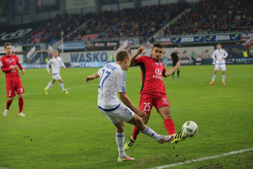 Piast Gliwice - Ruch Chorzów 2:1. Gliwiczanie w górę, Niebiescy opadają na dno [RELACJA, ZDJĘCIA]