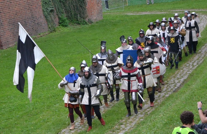 Oblężenie Malborka 2013. Pierwsze bitwy o zamek już się odbyły [ZDJĘCIA]