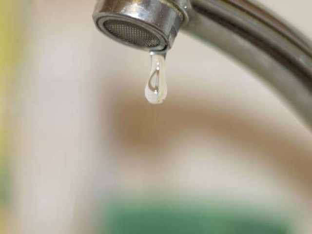 Woda z kranu może być używana tylko do spłukiwania toalety i celów gospodarczych.