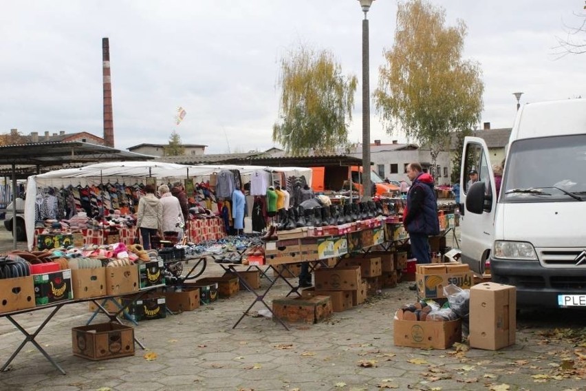 Targowisko miejskie we Wschowie było czynne dwa razy w...