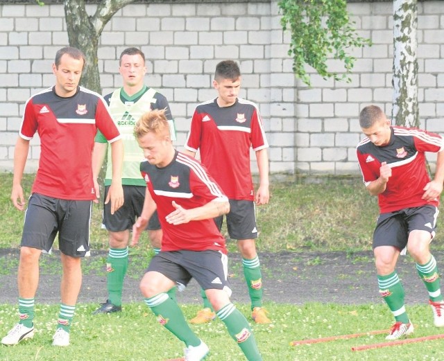 Piłkarze Chojniczanki przygotowują się do pierwszego meczu.