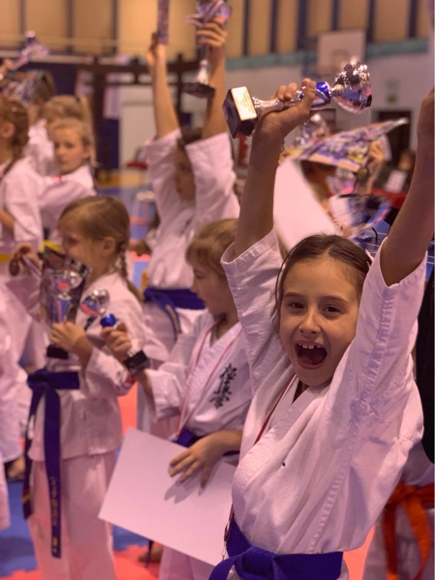 Ruszyły treningi karate w powiecie jędrzejowskim. Do grup mogą dołączać dzieci, młodzież i dorośli