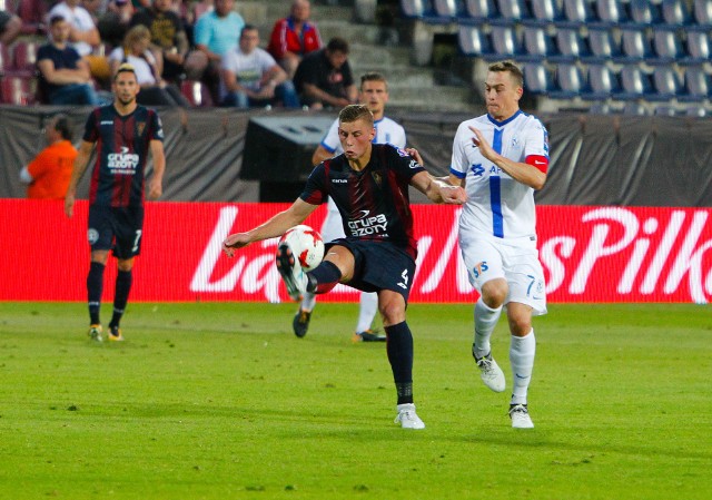 Jakub Piotrowski z Pogoni Szczecin podczas meczu z Lechem.