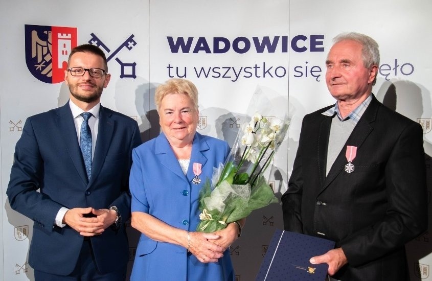 Złote Gody w Wadowicach. Jubileusz 50-lecia pożycia małżeńskiego obchodziło 70 par z gminy. Zobacz zdjęcia