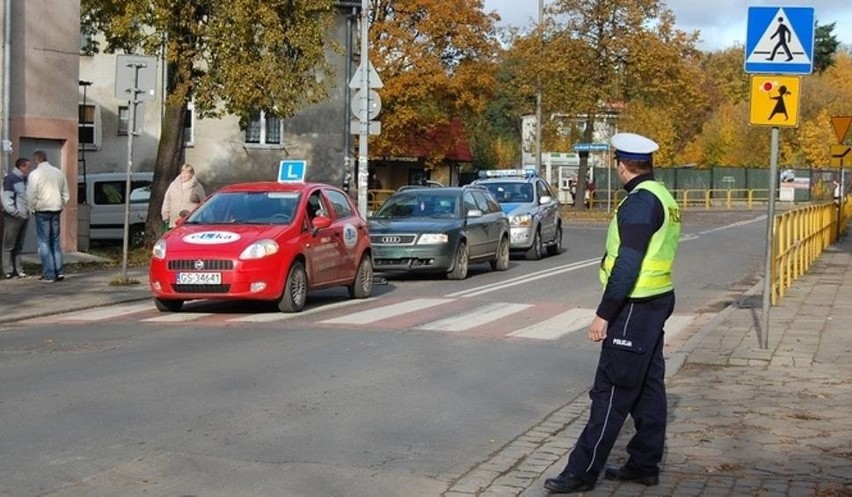 Wyprzedzanie na przejściu dla pieszych i bezpośrednio przed...