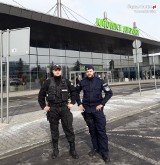 Policjanci pół godziny reanimowali mężczyznę na lotnisku. Udało się! Gliwiczanin przeżył