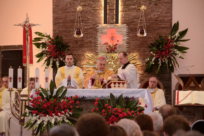 Łapy. Księża wspólnie świętowali 25-lecie kapłaństwa. W uroczystościach wziął udział abp Salvatore Pennacchio