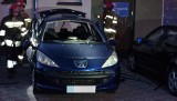 Przed punktem szczepień w Kielcach wybuchł samochód. Na miejscu pracuje policja i straż (ZDJĘCIA)
