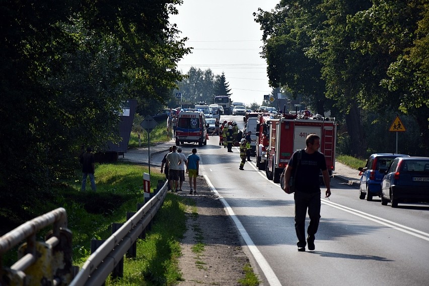 Trzy rozbite samochody w czasie wypadku na drodze wojewódzkiej w Łużnej [ZDJĘCIA]