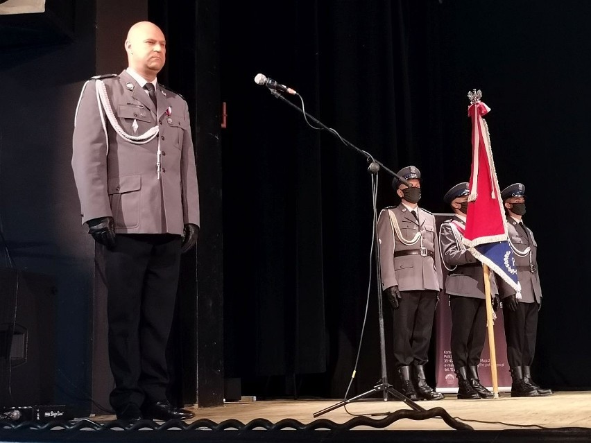 Święto Policji w Tarnobrzegu: Odznaczenia i awanse dla funkcjonariuszy [ZDJĘCIA]