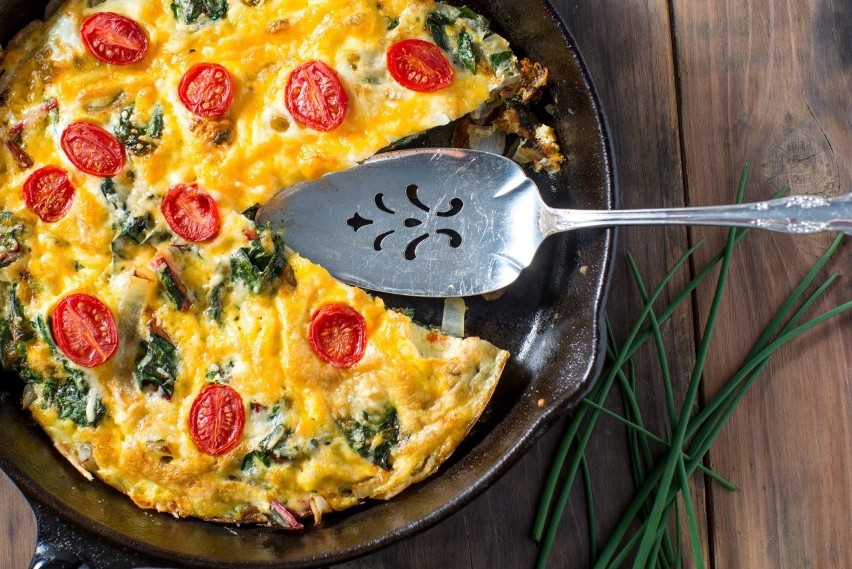 Frittata z botwinką zapiekana pod żółtym serem