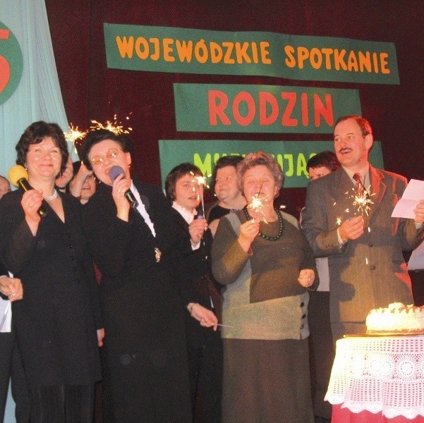 Wspólne śpiewanie rozpoczęło XXV Spotkanie Rodzin Muzykujących.