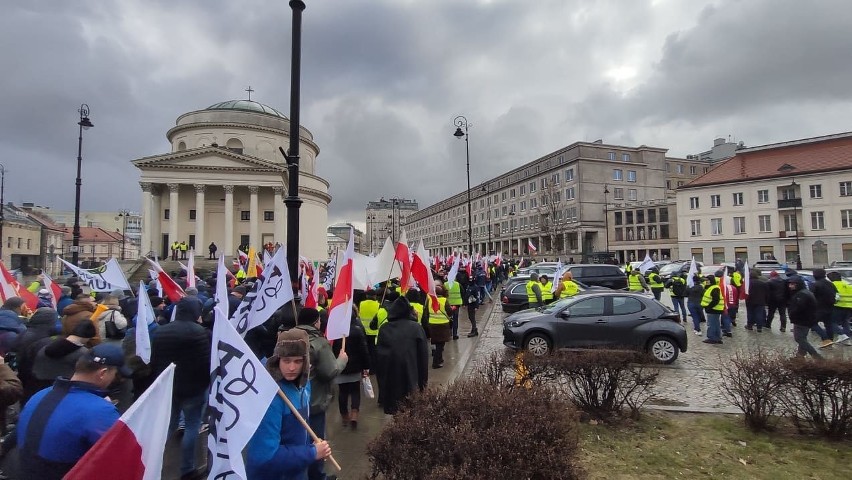 Na protest do Warszawy pojechało około 50 rolników z powiatu...