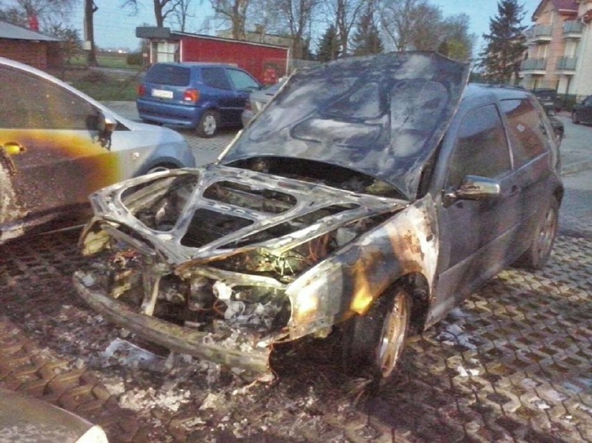 W Tczewskim Łąkach spłonęły trzy samochody