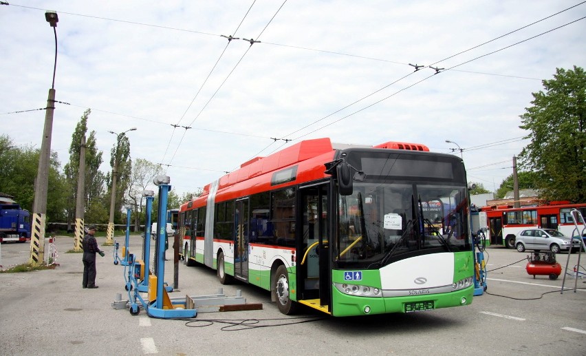 Do Lublina dojechały nowe trolejbusy przegubowe. Pierwsze w Polsce (ZDJĘCIA)