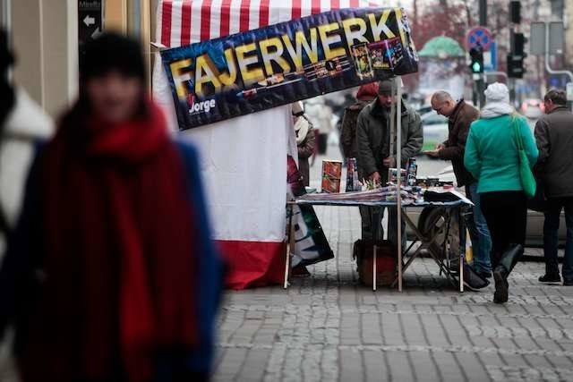 Podczas odpalaniu fajerwerków instrukcję obsługi warto podeprzeć zdrowym rozsądkiem