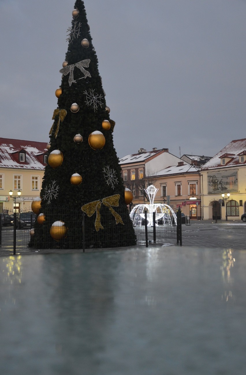 Coraz bliżej święta. Piękne iluminacje w Oświęcimiu [ZDJĘCIA]