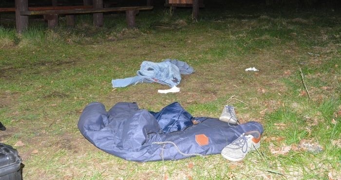 Policja w Koszalinie poszukuje właściciela porzuconych ubrań