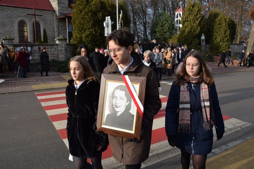 Szkole w Grzymałkowie nadano imię Jadwigi Mikody - oddanej nauczycielki, więźniarki z Oświęcimia. W uroczystości uczestniczyła jej rodzina