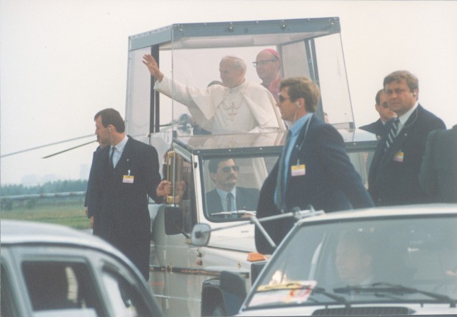 Papież Jan Paweł II odwiedził Łódź 13 czerwca 19087 roku.