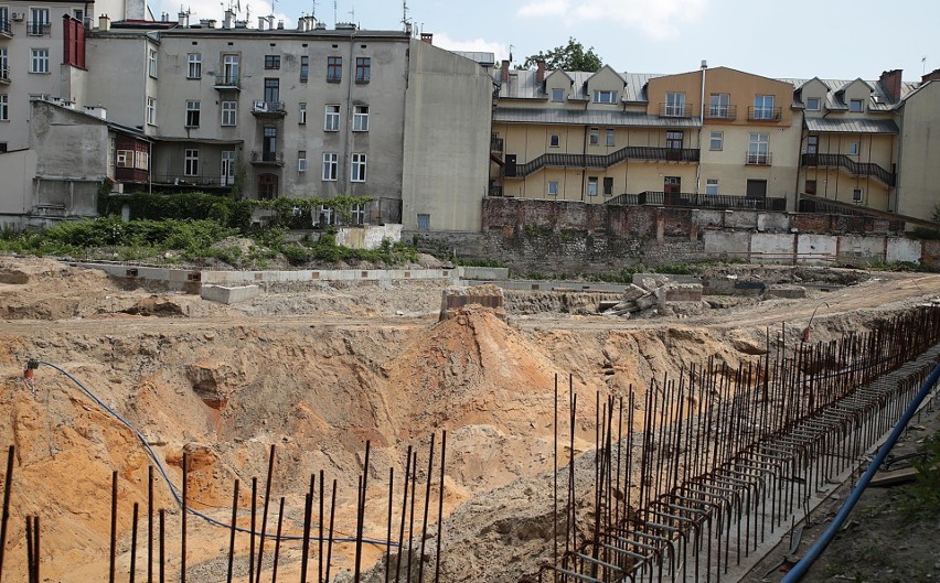 Kraków. Weszliśmy na budowę, gdzie wykopano 1609 szkieletów [ZDJĘCIA]