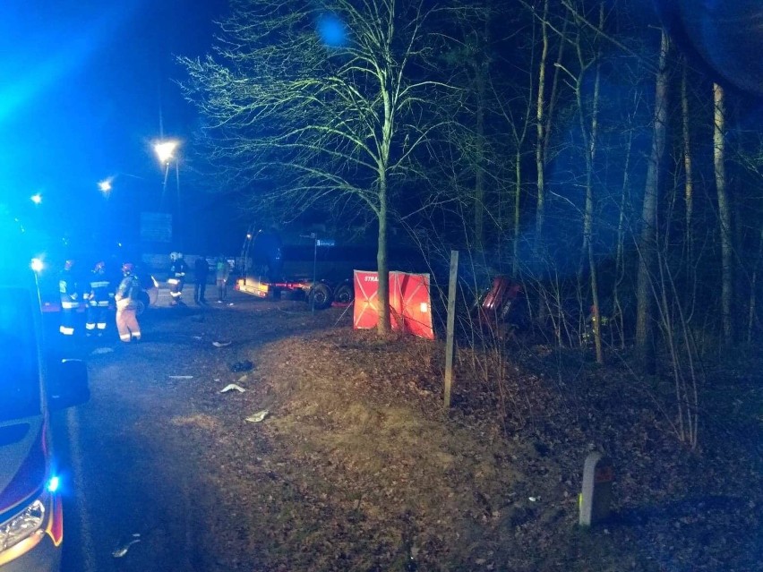 Wypadek ciężarówki i auta osobowego w powiecie niżańskim. Zginęła młoda kobieta!