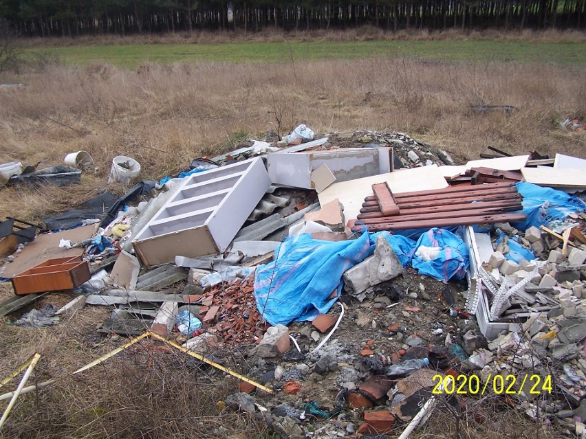 Dzikie wysypiska śmieci są dużym problemem w gminie Pińczów....