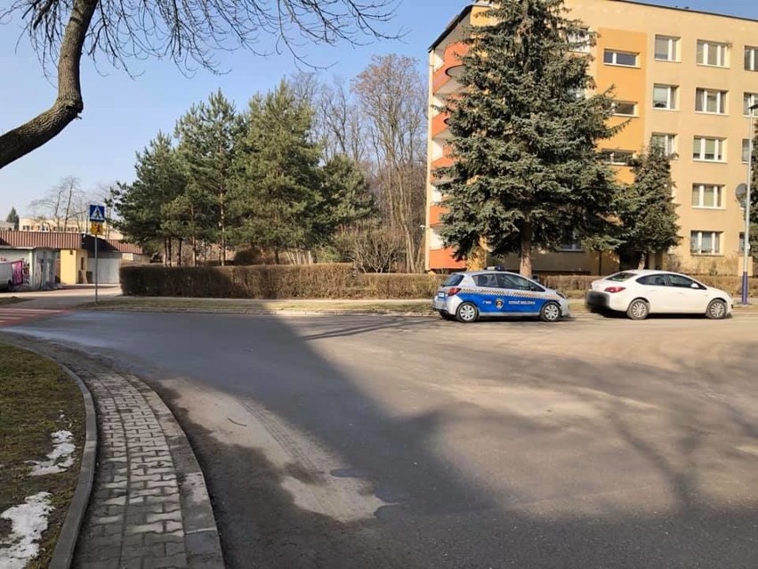 Kraków. Strażnicy wrzucają na Facebooka zdjęcia nieprawidłowo zaparkowanych samochodów [ZDJĘCIA] 