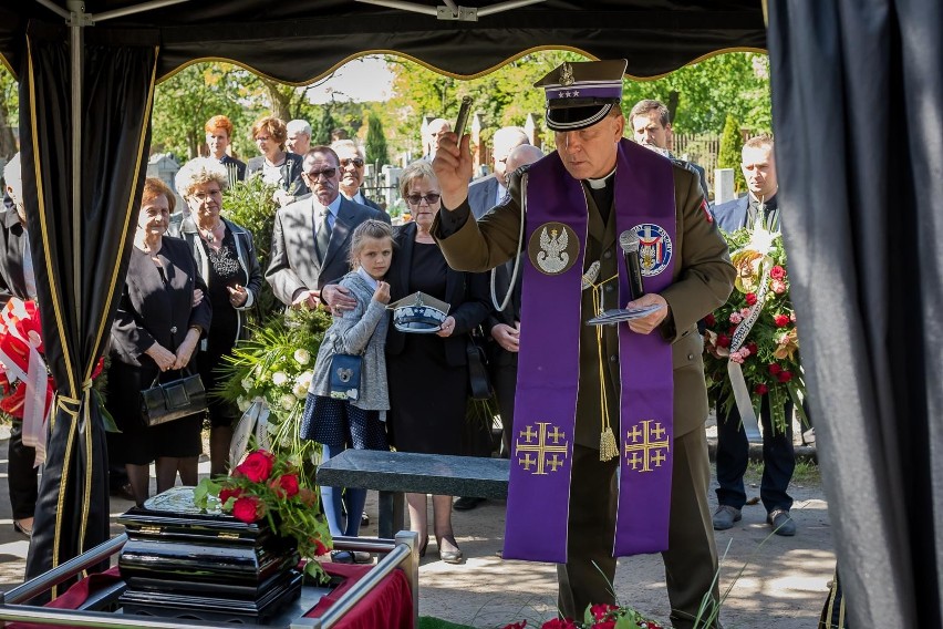 W sobotę, 5 maja 2018, na cmentarzu Nowofarnym przy ul....